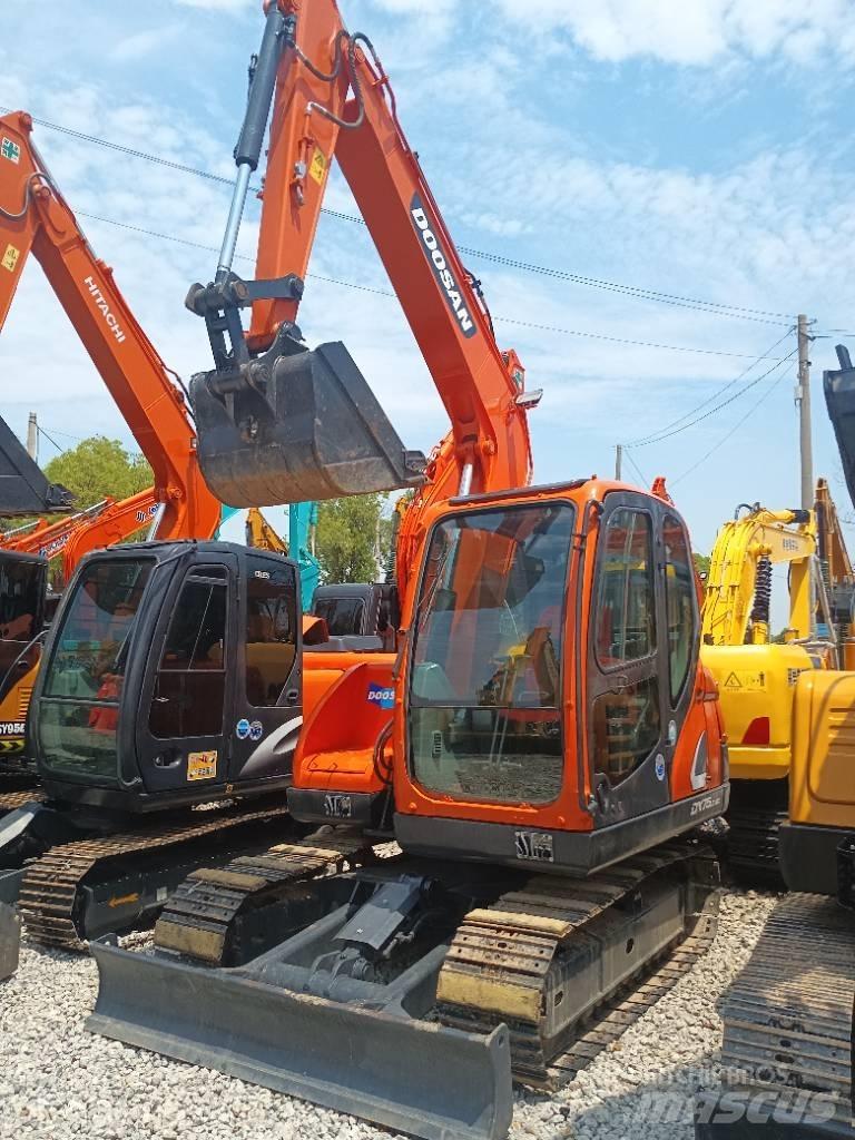 Doosan DX 75 Rupsgraafmachines