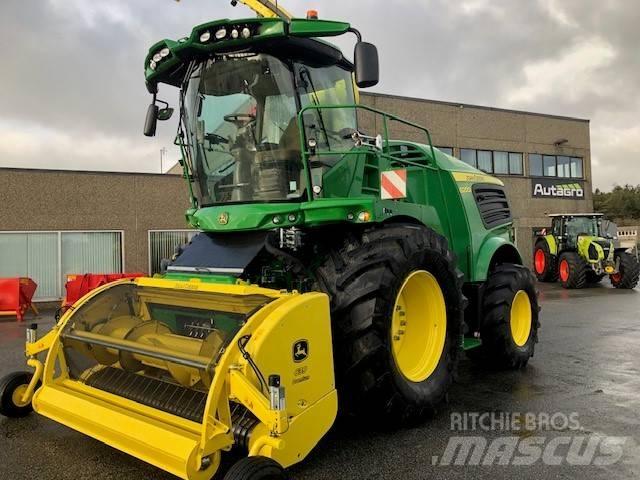 John Deere 8200 i Zelfrijdende veldhakselaars