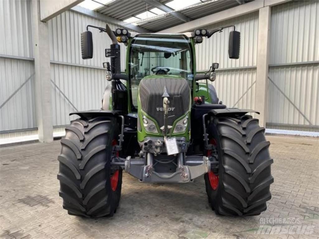 Fendt 724 Vario S4 Tractoren