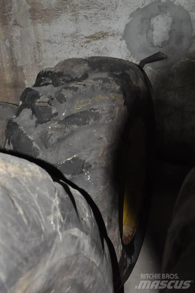 Nokian 620/55x30.5 Banden, wielen en velgen