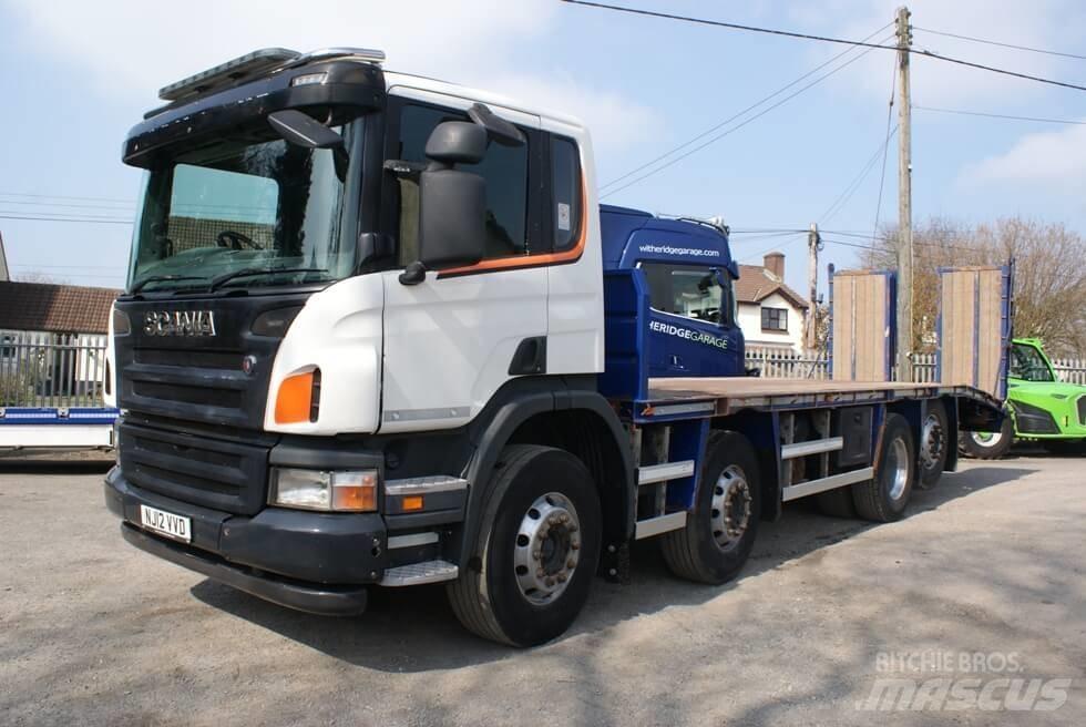 Scania P 360 CB Vrachtwagen met vlakke laadvloer en lier