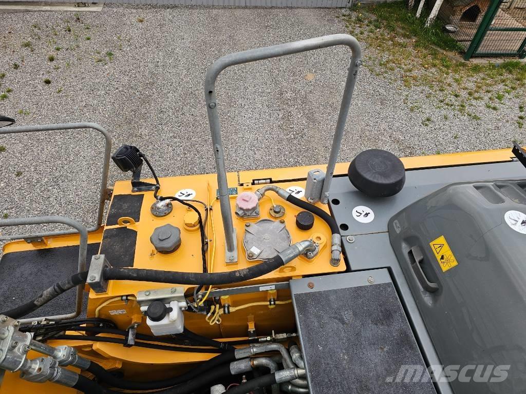 Liebherr R 922 Rupsgraafmachines