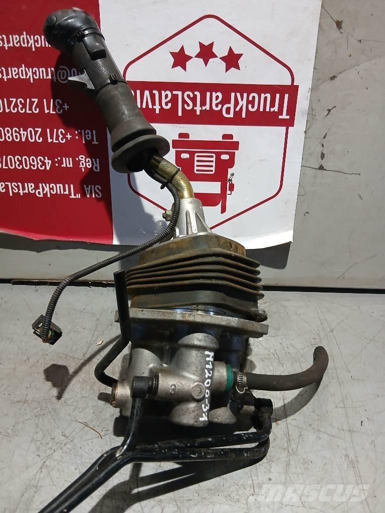 MAN TGA    813260566111 Cabine en interieur