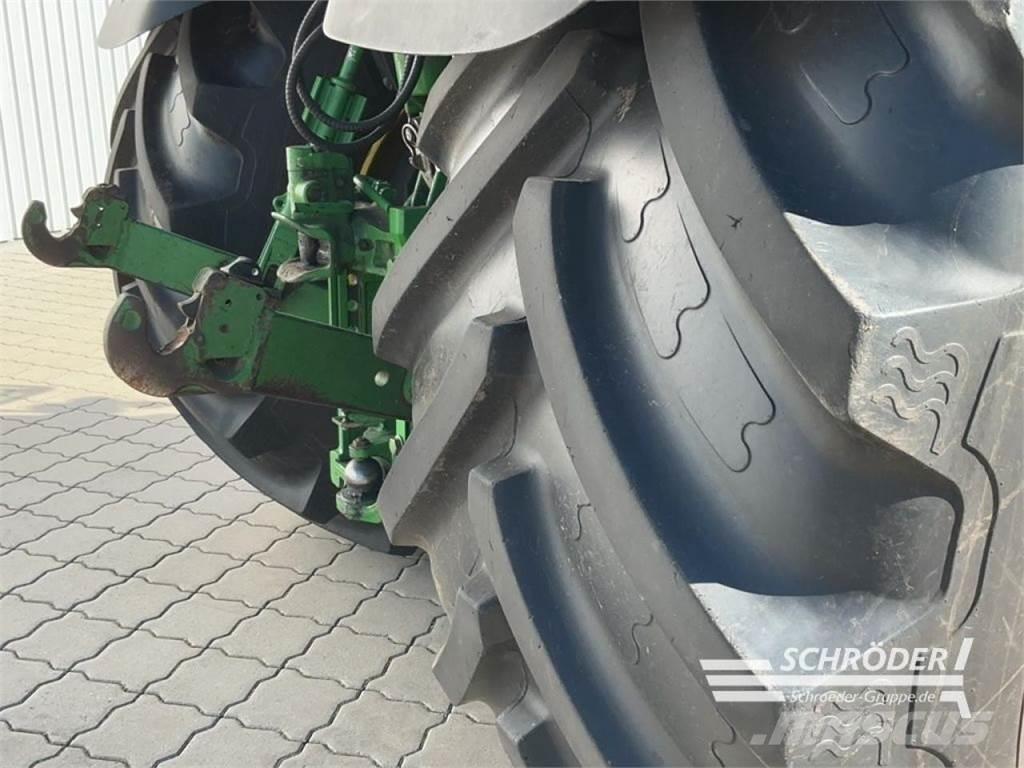 John Deere 6210 R Tractoren
