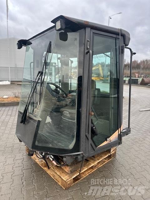 CASE 721 F USED CAB Cabine en interieur