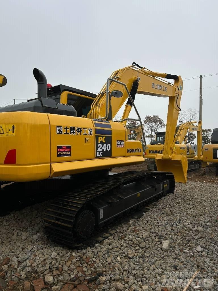 Komatsu 240-8 Rupsgraafmachines