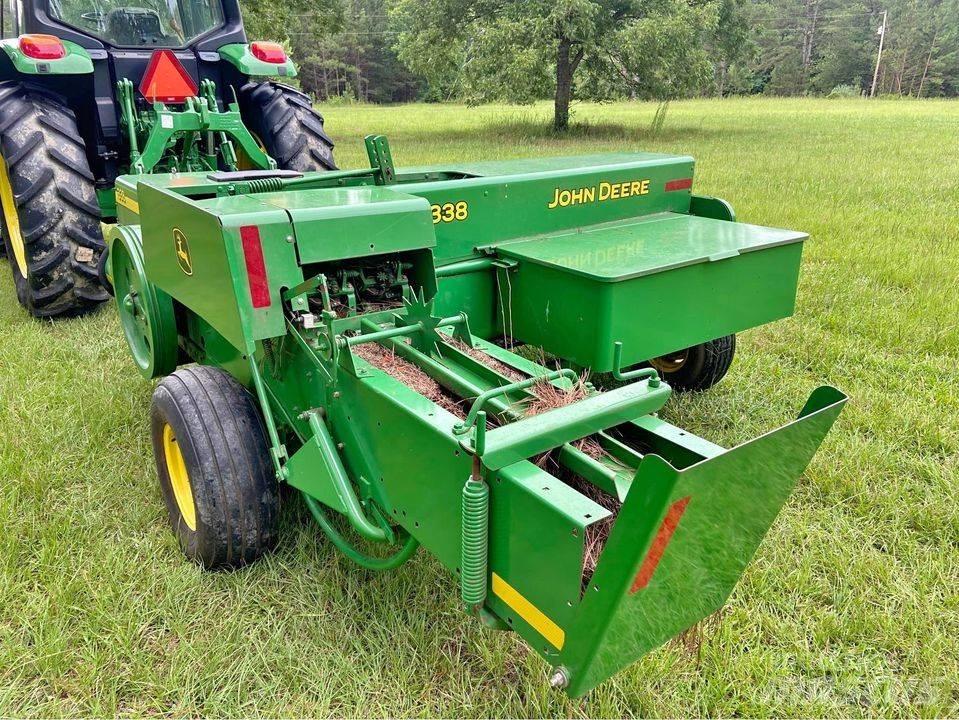 John Deere 338 Baler Vierkante balenpers