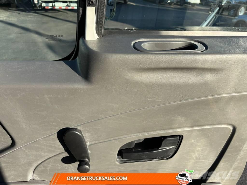 International 4300 Bakwagens met gesloten opbouw