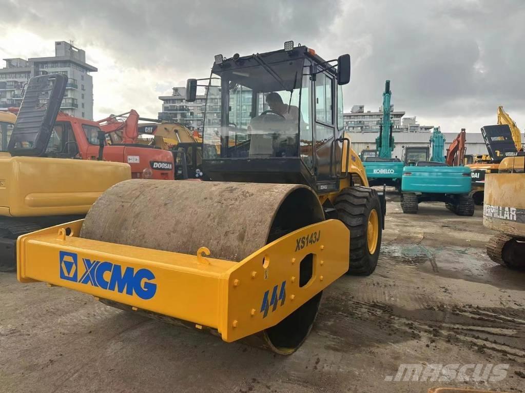 XCMG XS 143 J Trilrolwalsen