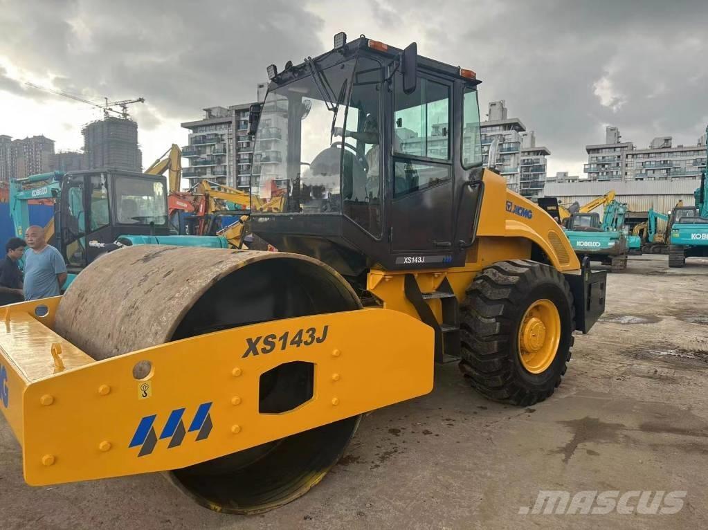 XCMG XS 143 J Trilrolwalsen