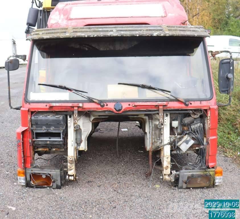 Scania P 82 M Cabine en interieur