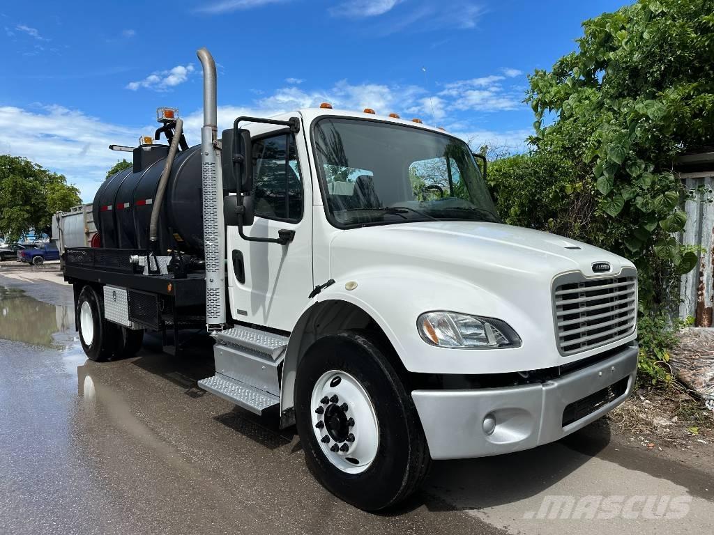 Freightliner M2 Kolkenzuigers