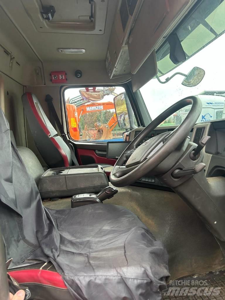 Volvo FM 11 330 Vrachtwagen met vlakke laadvloer en lier