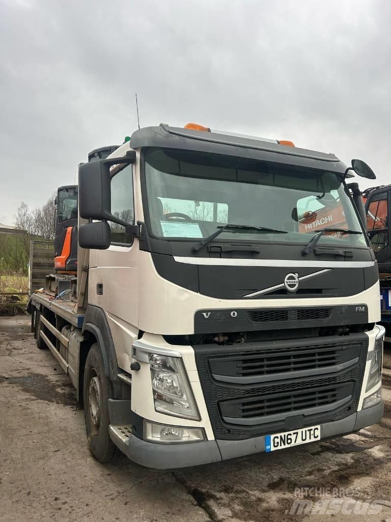 Volvo FM 11 330 Vrachtwagen met vlakke laadvloer en lier