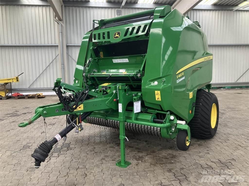 John Deere V461R Ronde-balenpersen