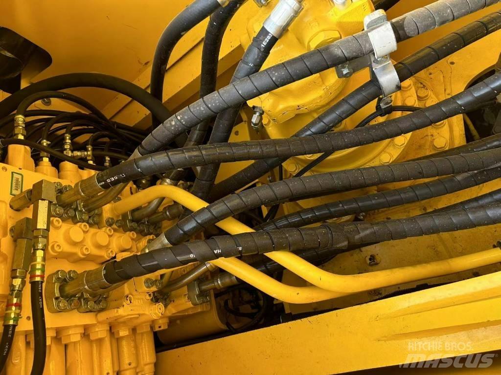 Komatsu 240-8 Rupsgraafmachines