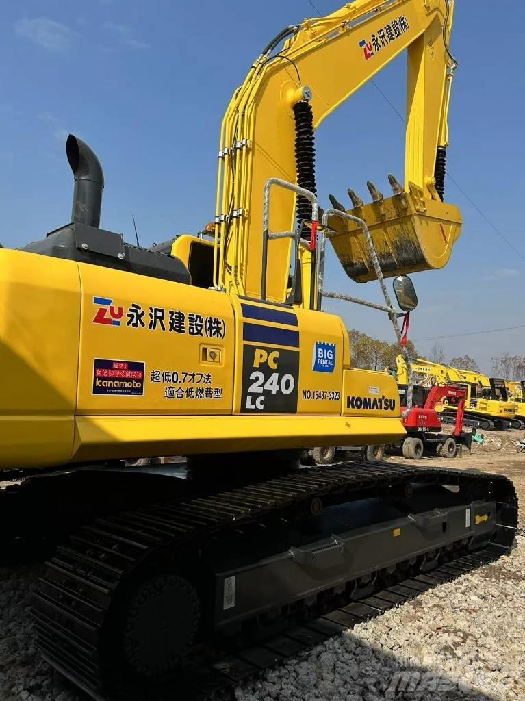 Komatsu 240-8 Rupsgraafmachines