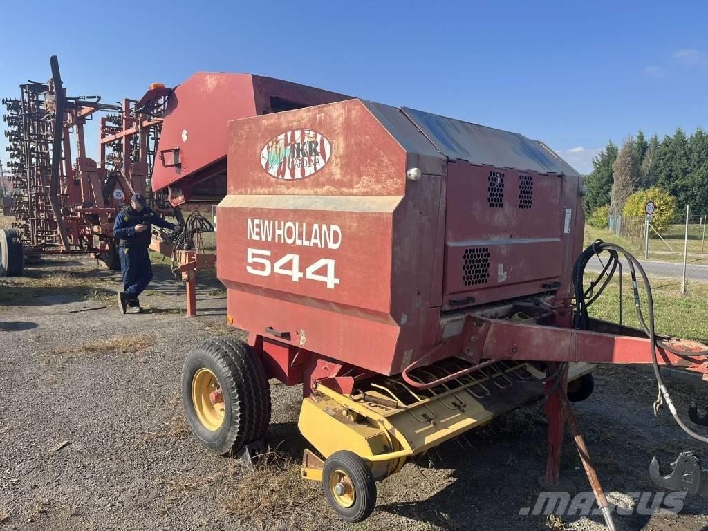 New Holland 544 Ronde-balenpersen