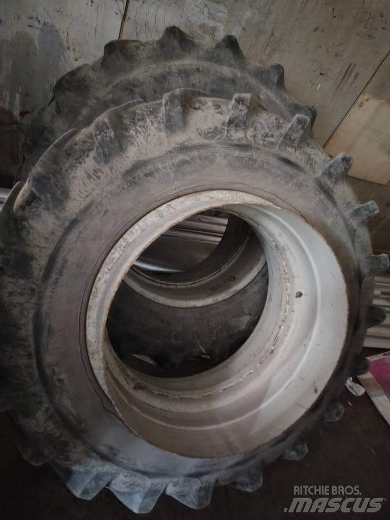 Raju 18.4R38 Banden, wielen en velgen