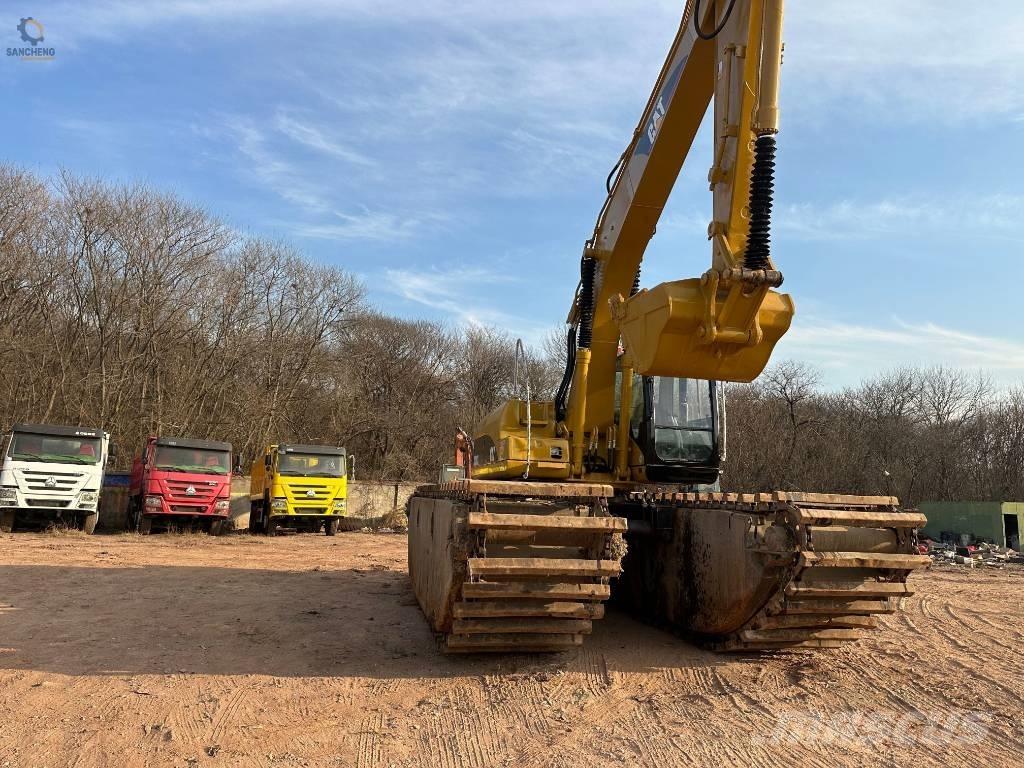 CAT 320 C L Amfibische graafmachines