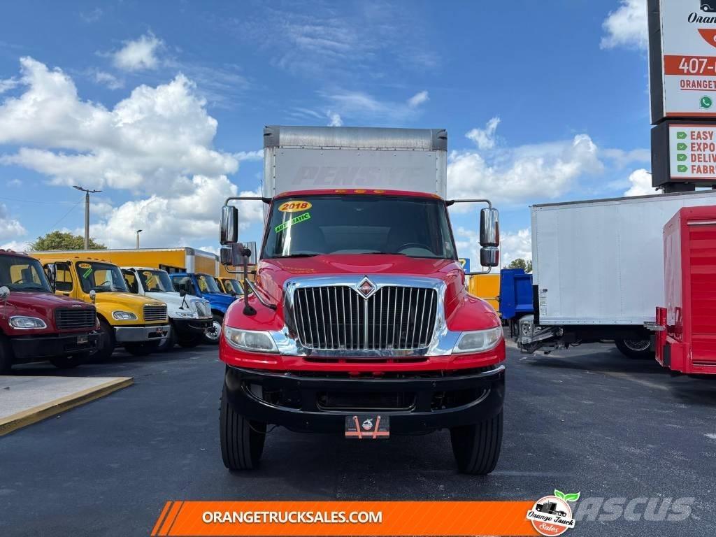 International 4300 Bakwagens met gesloten opbouw