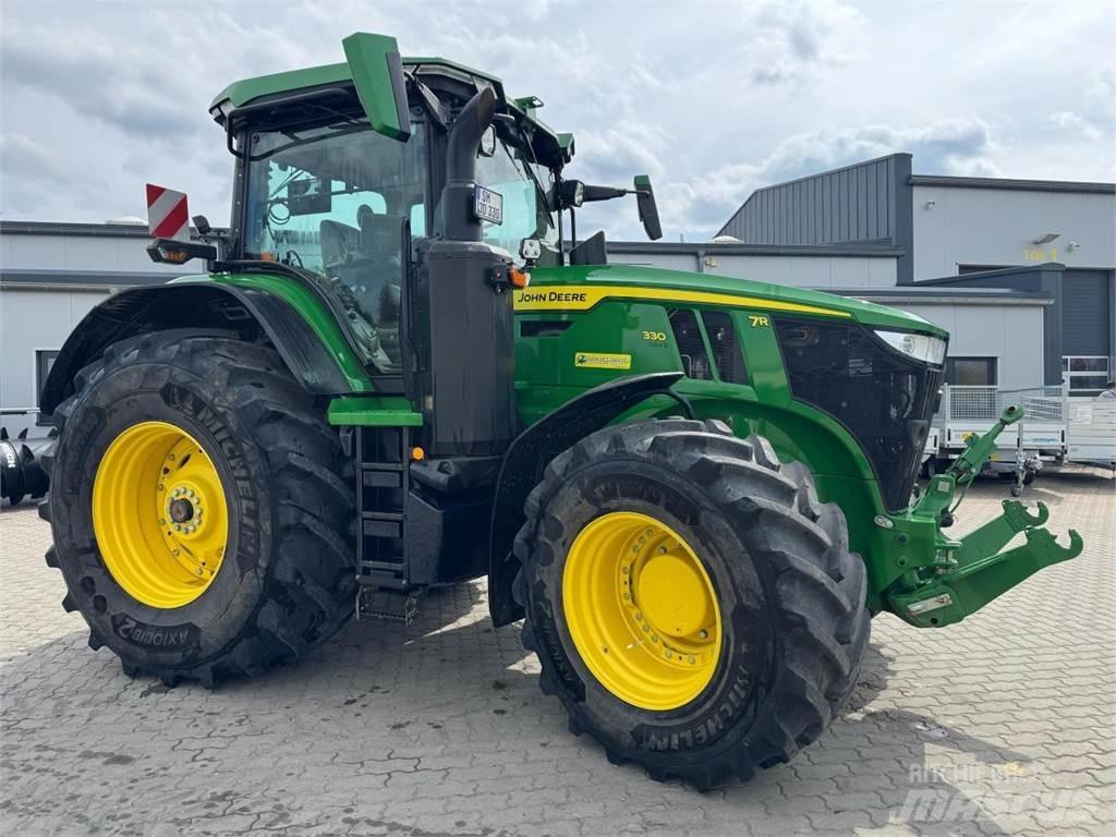 John Deere 7R 330 Tractoren