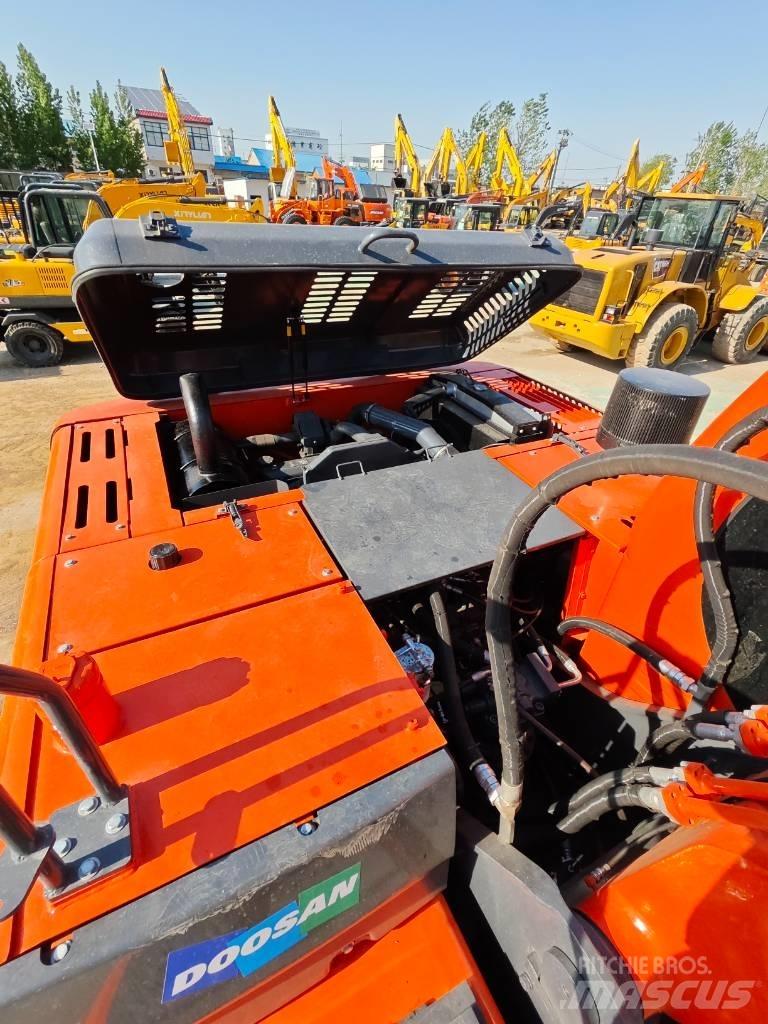 Doosan DX 225 LC Rupsgraafmachines