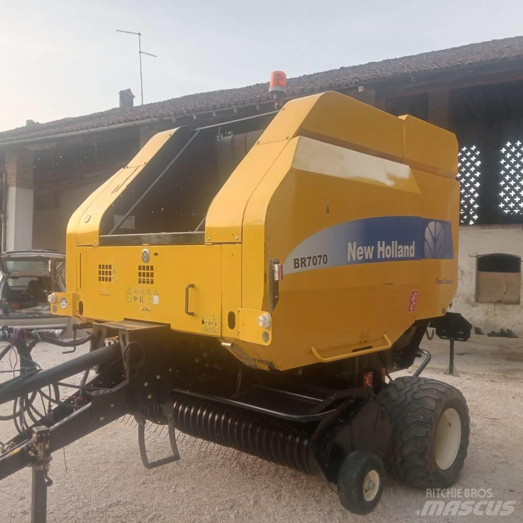 New Holland BR 7070 Ronde-balenpersen