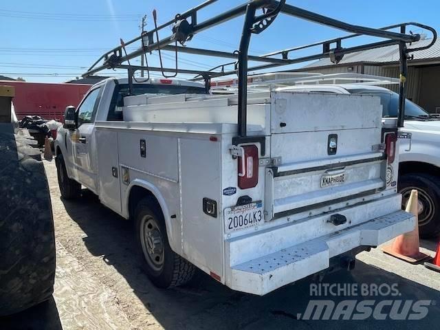 Ford F 350 XL Bestelwagens met open laadbak