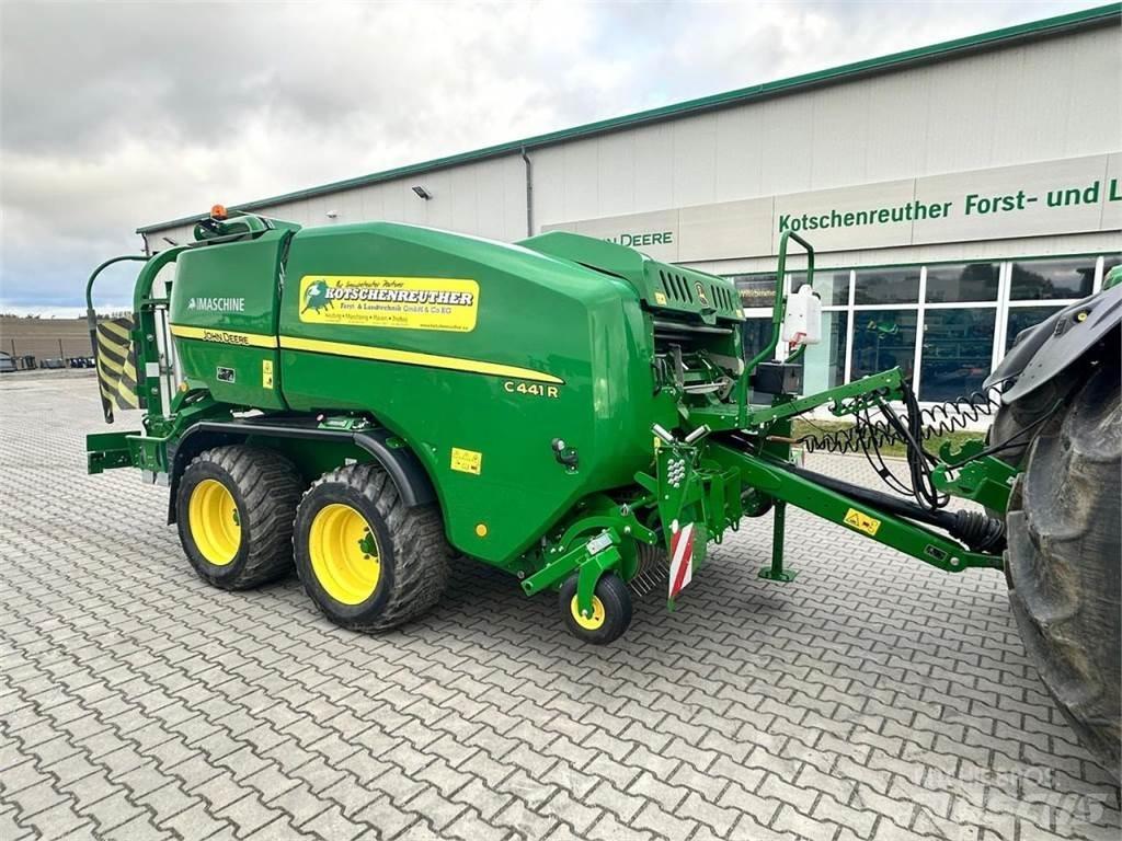 John Deere C441R Ronde-balenpersen