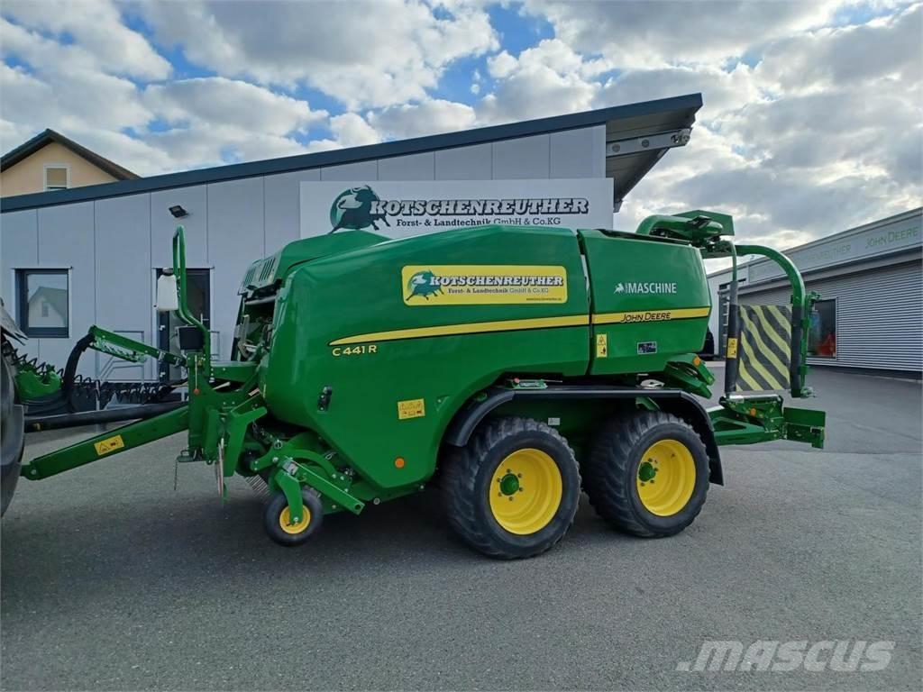John Deere C441R Ronde-balenpersen