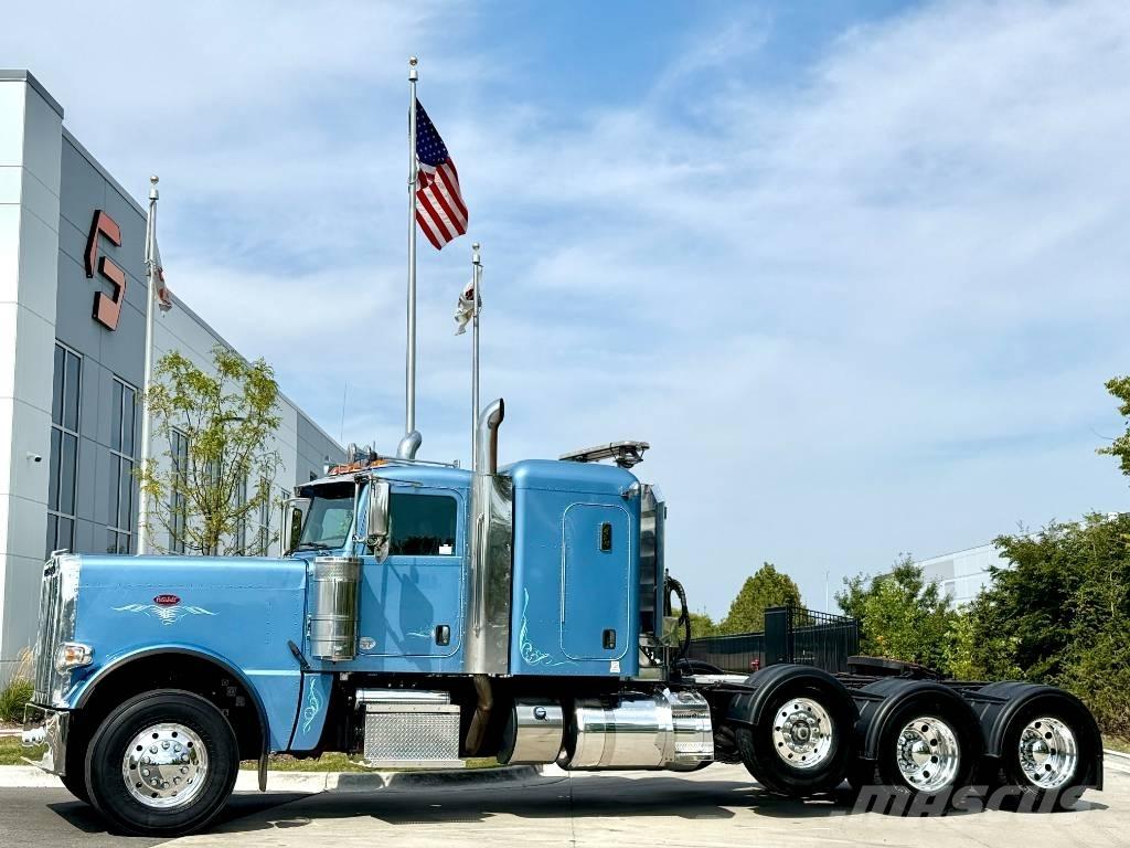 Peterbilt 389 Trekkers