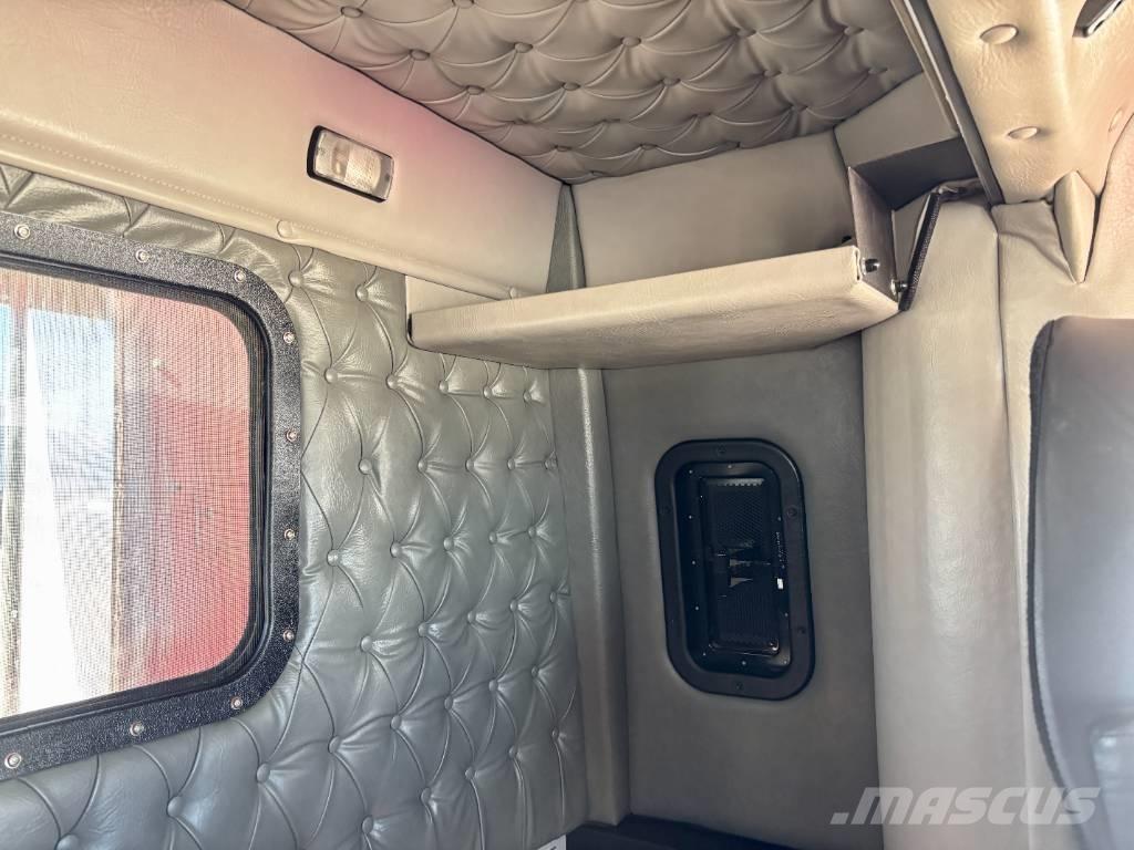 Western Star 4900 Trekkers