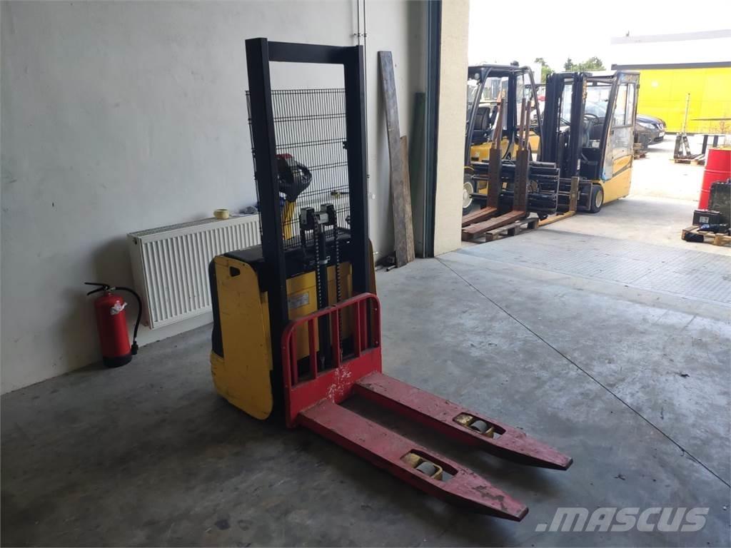 Hyster S1.0E Meeloop stapelaar