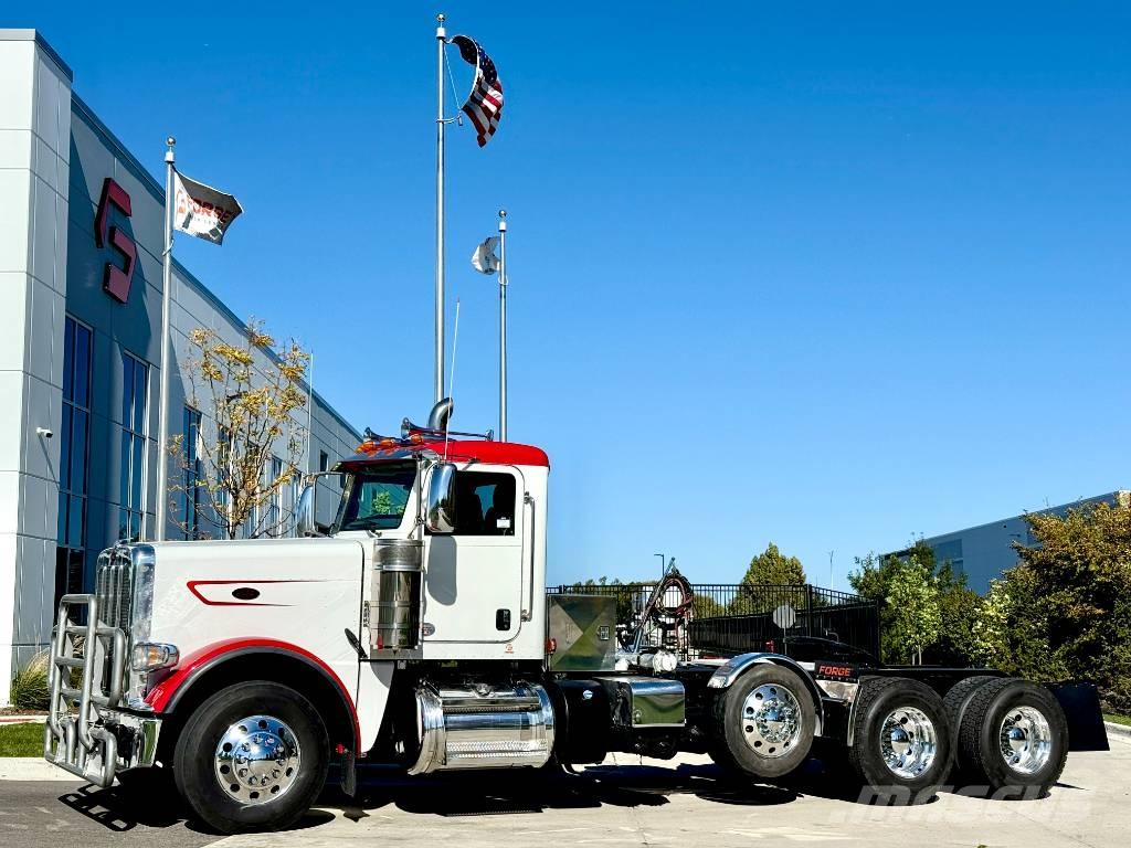 Peterbilt 389 Trekkers
