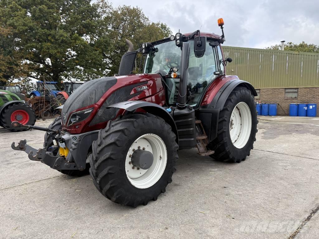 Valtra T174 Versu Tractoren