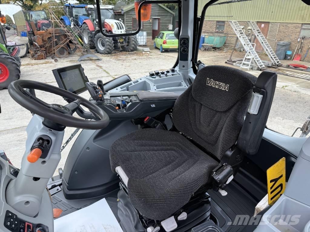 Valtra T174 Versu Tractoren