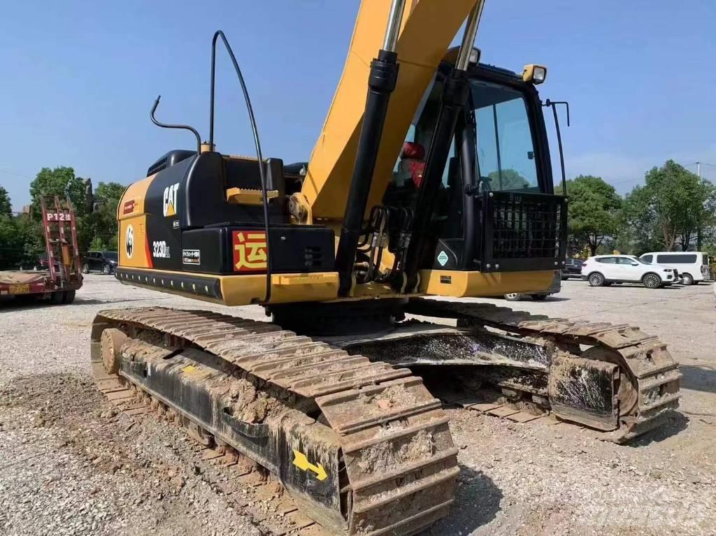 CAT 323 D Rupsgraafmachines