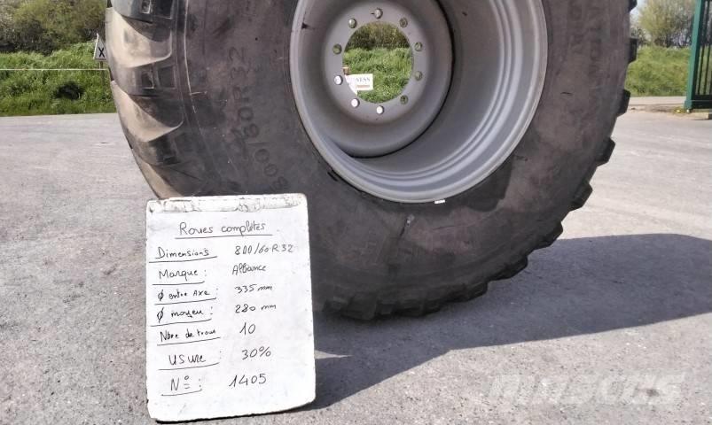 Alliance 800/60R32 Banden, wielen en velgen