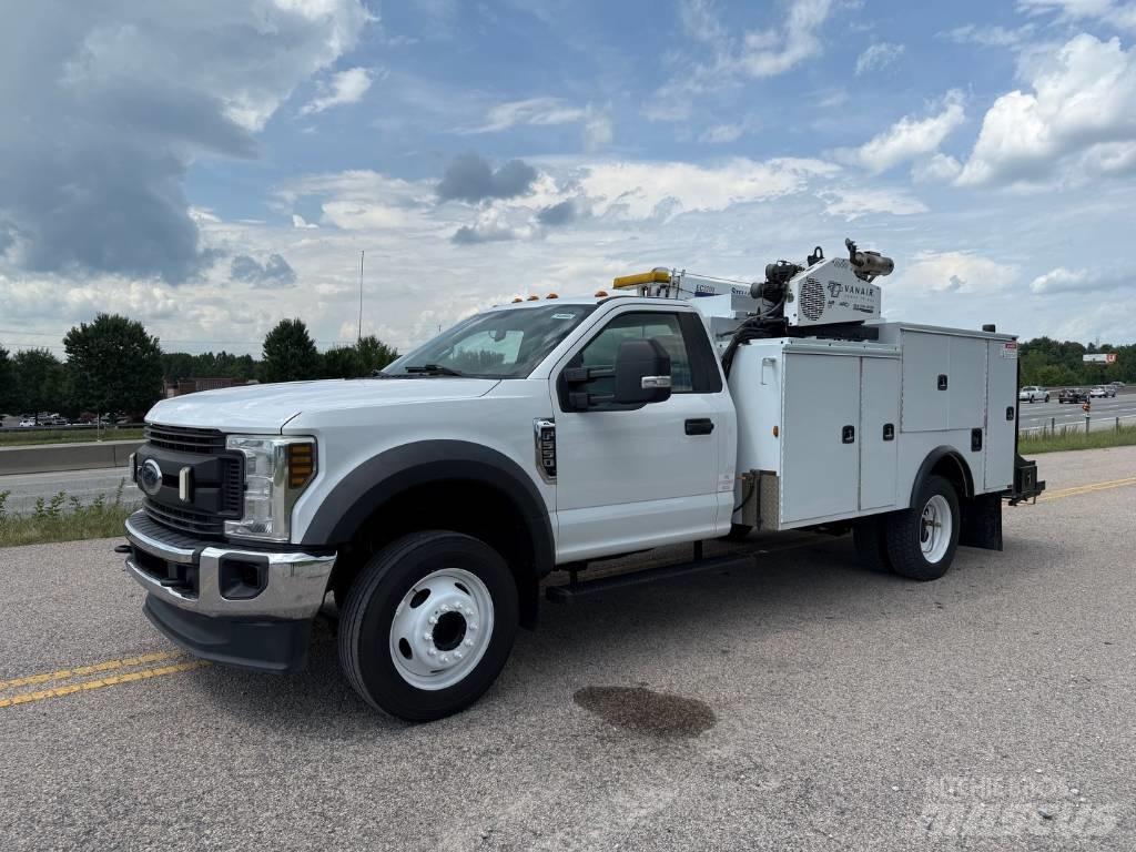 Ford F 550 Bestelwagens met open laadbak