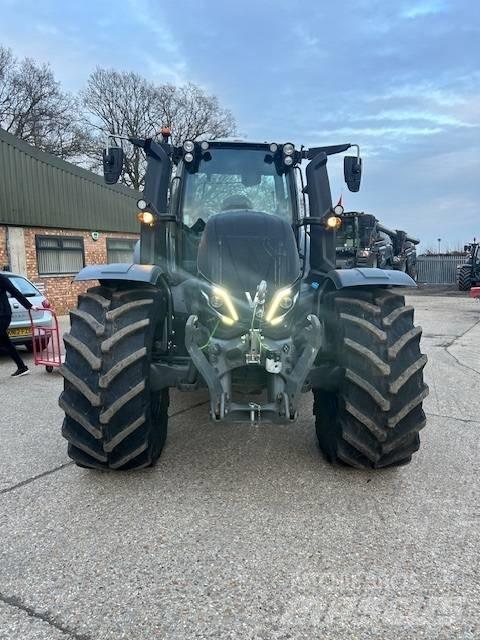 Valtra T 235 D Tractoren