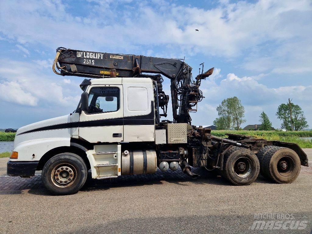 Volvo NH12.460 Trekkers