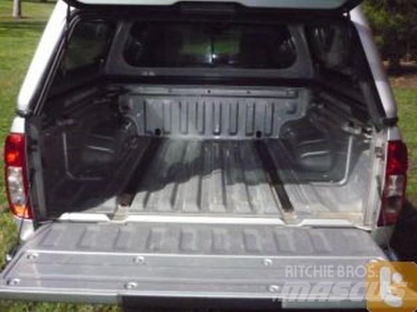 Nissan NAVARA ST-X Gesloten bedrijfswagens