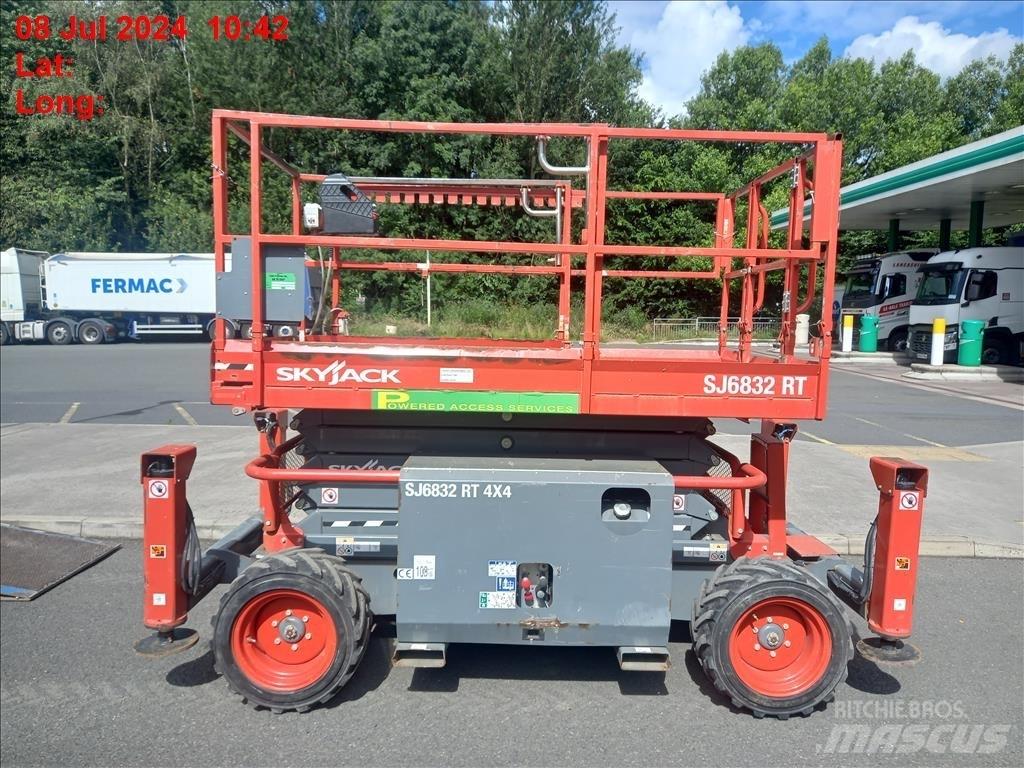 SkyJack SJ 6832 RT Schaarhoogwerkers