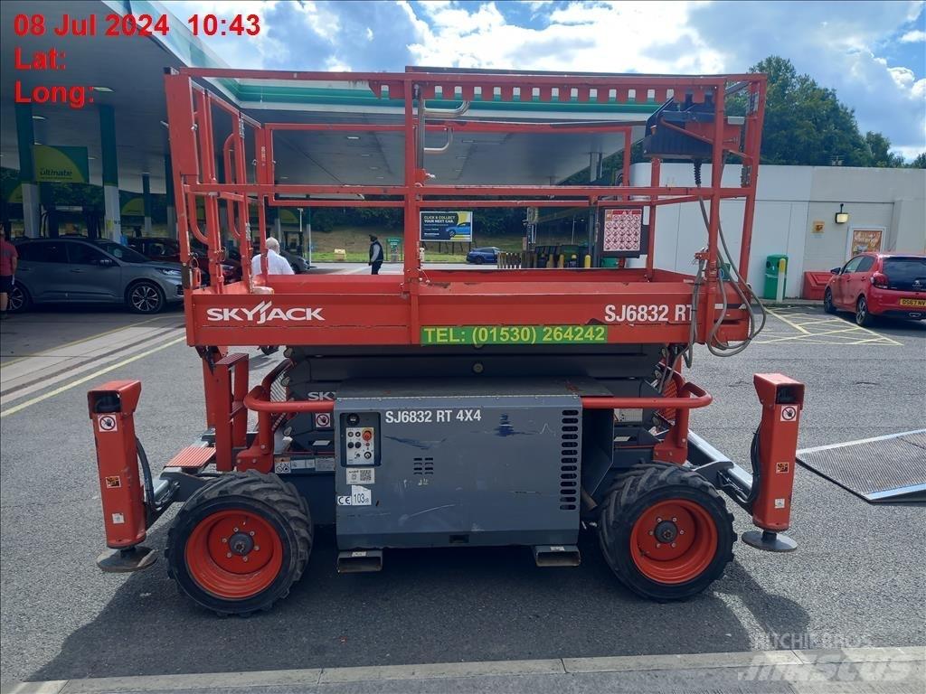 SkyJack SJ 6832 RT Schaarhoogwerkers
