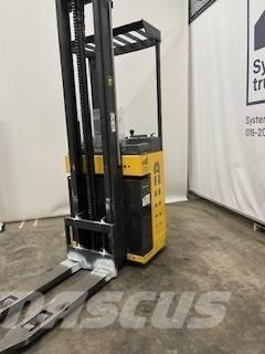 Atlet A/160STJN420 Zelfrijdende stapelaars