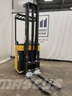 Atlet A/160STJN420 Zelfrijdende stapelaars