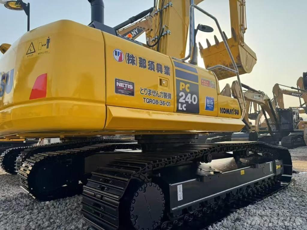 Komatsu 240-8N1 Rupsgraafmachines
