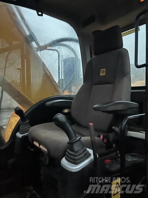 JCB JS 220 LC Rupsgraafmachines