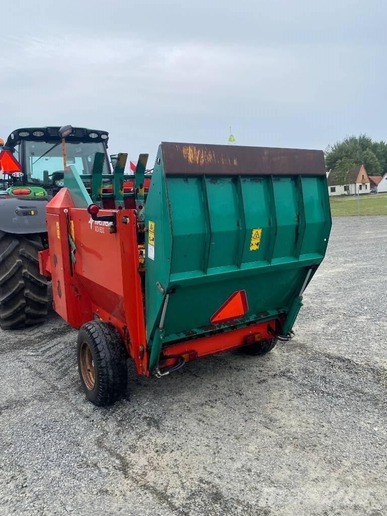 Kverneland KD832 Balenhakselaars, -snijders en -afwikkelaars